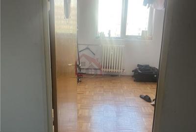 Apartament cu 4 camere decomandat în Tei - 1