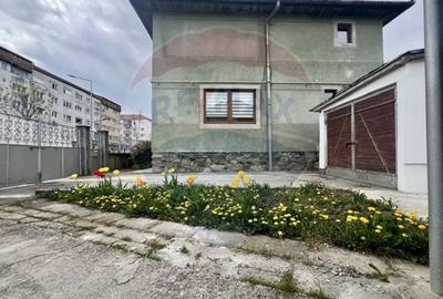 Casă cu 3 camere cu Teren 250 Mp în Central - 2