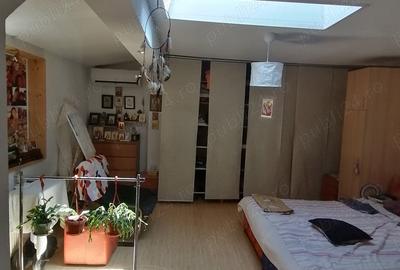 Casă cu 8 camere cu Teren 220 Mp în Berceni