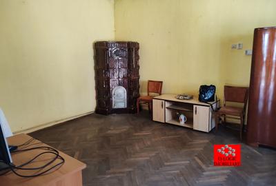 Casă cu 1 camere cu Canalizare în Central
