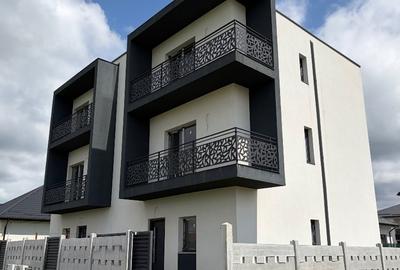 Duplex cu 5 camere cu Canalizare în Sud-Vest