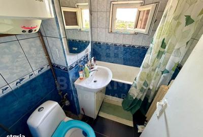 Apartament cu 3 camere semidecomandat în Calea București