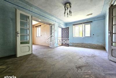 Casă cu 4 camere cu Teren 995 Mp în Ulmi - 2