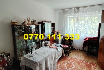 Apartament cu 3 camere decomandat în Călărași