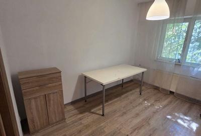 Apartament cu 4 camere decomandat în Doamna Ghica