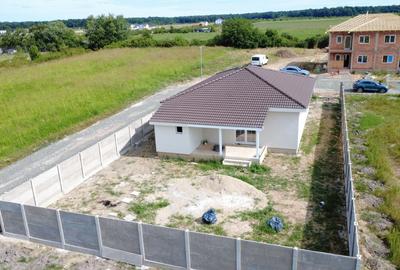 Casă individuală cu 4 camere cu Canalizare în Moșnița Nouă