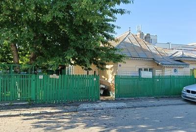 Casă cu 4 camere în Șerbănești