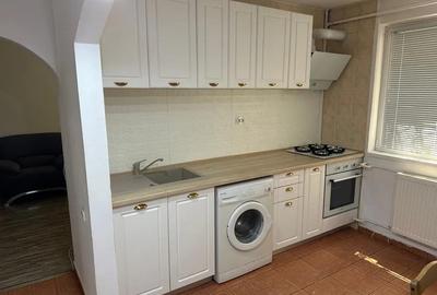 Apartament cu 3 camere semidecomandat în Giulești - 1