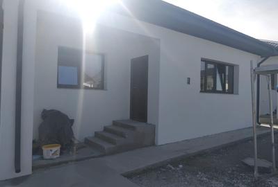 Casă cu 3 camere cu Teren 250 Mp în Lumina - 1