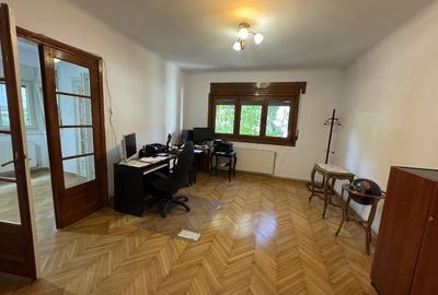 Birou, 100 mp în Primăverii