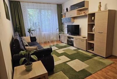 Apartament cu 3 camere semidecomandat, mobilat în Gorjului
