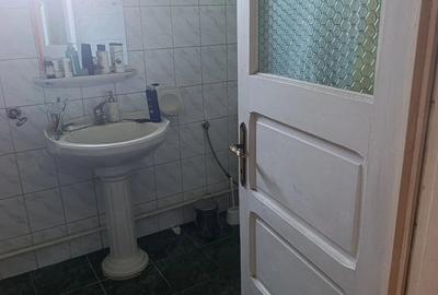Casă cu 4 camere cu Teren 1030 Mp în Est