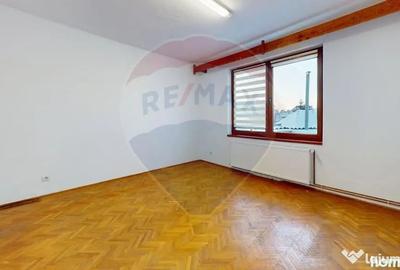 Casă cu 3 camere cu Teren 250 Mp în Central