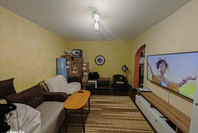 Apartament cu 3 camere decomandat în Cornișa
