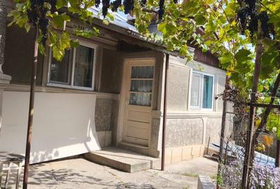 Casă cu 4 camere în Cocorăștii Colț