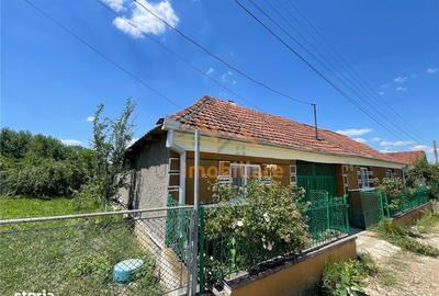 Casă cu 4 camere în Josani - 2