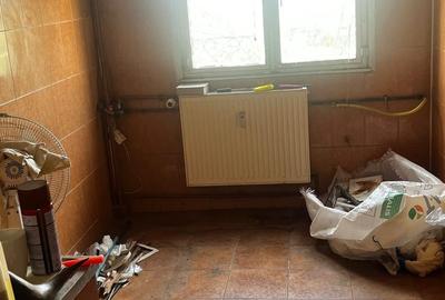 Apartament cu 3 camere semidecomandat în Drumul Taberei