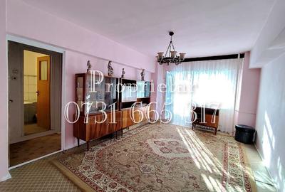 Apartament cu 3 camere semidecomandat în Tei