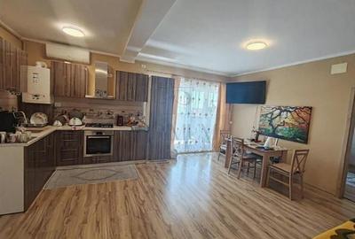 Apartament cu 3 camere decomandat în Buziașului