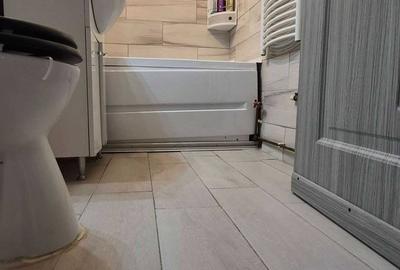 Apartament cu 3 camere semidecomandat în Central