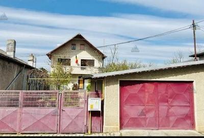 Casă individuală cu 5 camere cu Canalizare în Central - 1