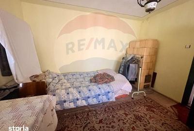 Casă cu 3 camere cu Teren 6039 Mp în Desești - 6