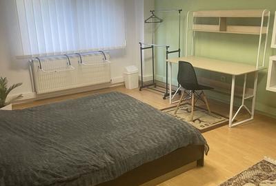 Apartament cu 3 camere decomandat în Exterior Vest