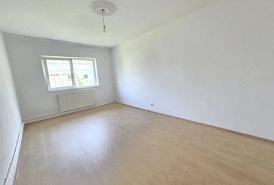 Apartament cu 2 camere decomandat în Micro 17