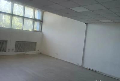 Spațiu comercial, de 500 mp, în Central - 4