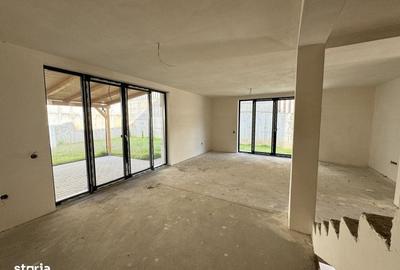 Casă cu 4 camere semidecomandat în Tău