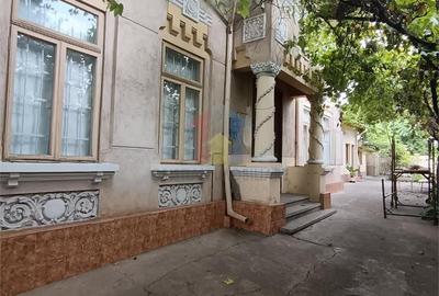 Casă cu 3 camere cu Teren 397 Mp în Central