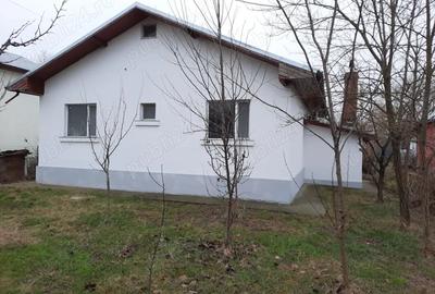 Casă cu Teren 885 Mp în Gruiu