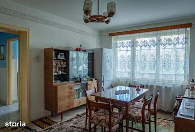 Apartament cu 3 camere semidecomandat în Central