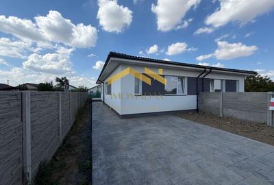 Duplex cu 3 camere cu Canalizare în Bucovăț (Remetea Mare)
