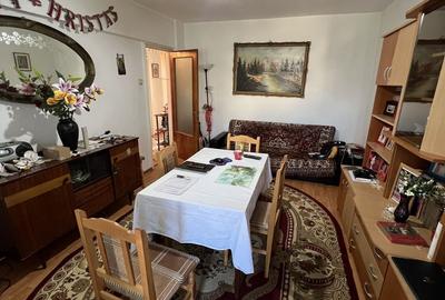 Apartament cu 3 camere în Trivale