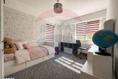 Apartament cu 3 camere, mobilat în Est