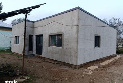 Casă cu 4 camere cu Teren 300 Mp în Calea București - 2