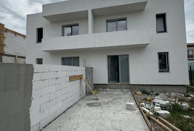 Casă cu 5 camere cu Teren 100 Mp în Central