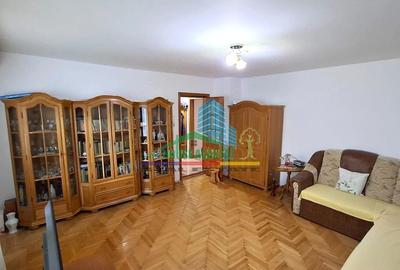 Apartament cu 3 camere decomandat în Sud