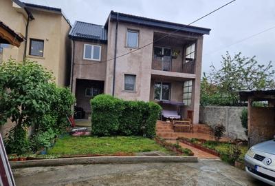 Casă individuală cu 6 camere cu Canalizare în Drumul Taberei