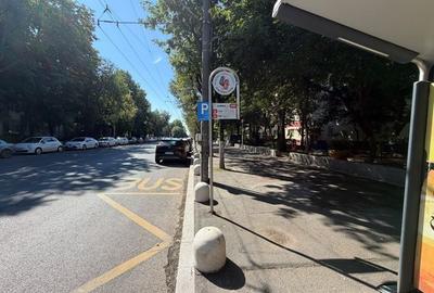 Apartament cu 3 camere semidecomandat în Berceni