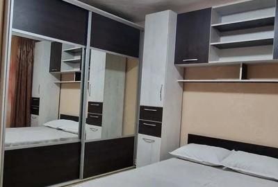 Apartament cu 2 camere decomandat în CET - 10