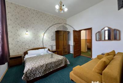 Casă cu 10 camere cu Teren 597 Mp în Central - 2
