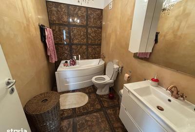 Apartament cu 3 camere decomandat în Europa
