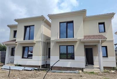Duplex cu 5 camere cu Canalizare în Moșnița Nouă - 1