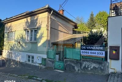 Casă cu 3 camere decomandat cu Teren 374 Mp în Central