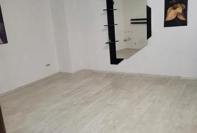 Spațiu comercial, de 56 mp, în Trocadero