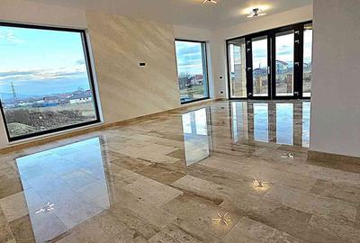 Casă cu 4 camere cu Teren 500 Mp în Central