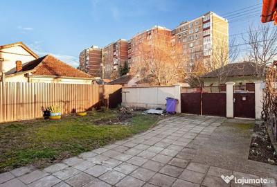Casă cu 6 camere cu Teren 450 Mp în Central