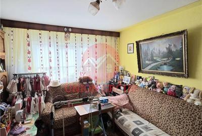 Apartament cu 3 camere decomandat în Est